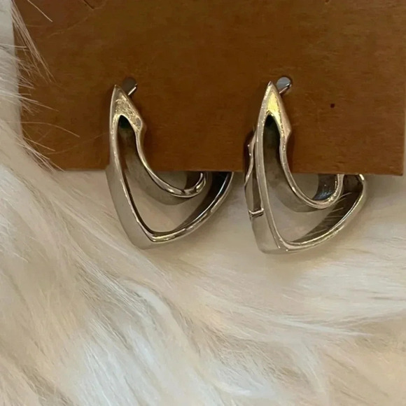 Vintage Crown Trifari Silver Tone Clip-On Earrings Sleek - Picture 4 of 6